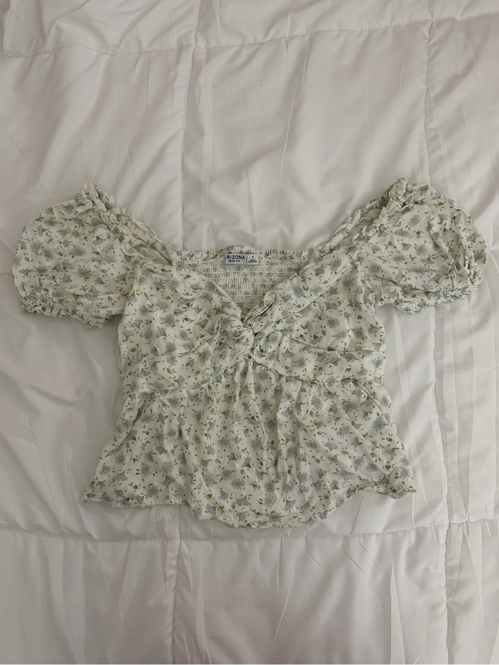 Arizona Jean Company Light Green Floral Puff-Sleeve Tie-Front Top